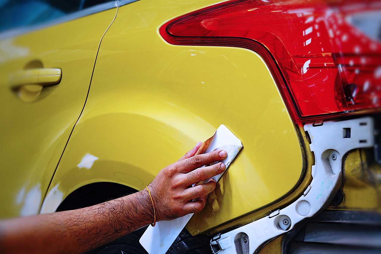 車体鈑金作業